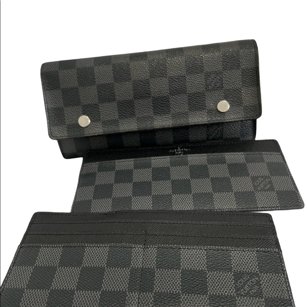 Louis Vuitton Damier Graphite Canvas
Double Snap Wallet - Picture 4 of 9